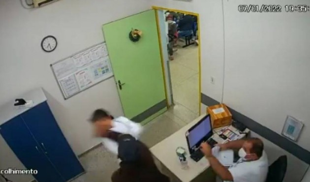 Vídeo: paciente agride enfermeira com soco em Guarulhos (SP)