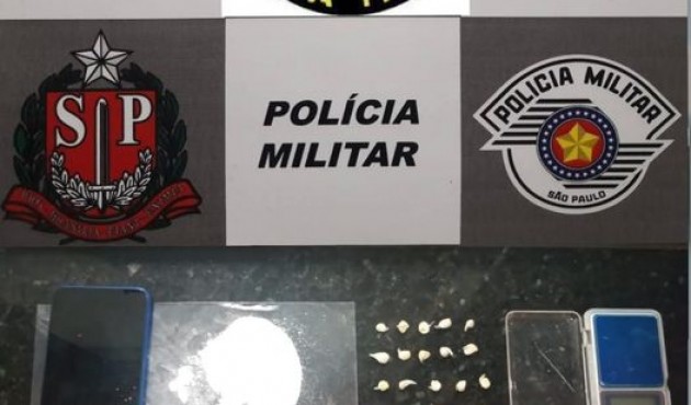 Polícia Militar prende homem por tráfico de drogas e apreende adolescente em Presidente Epitácio