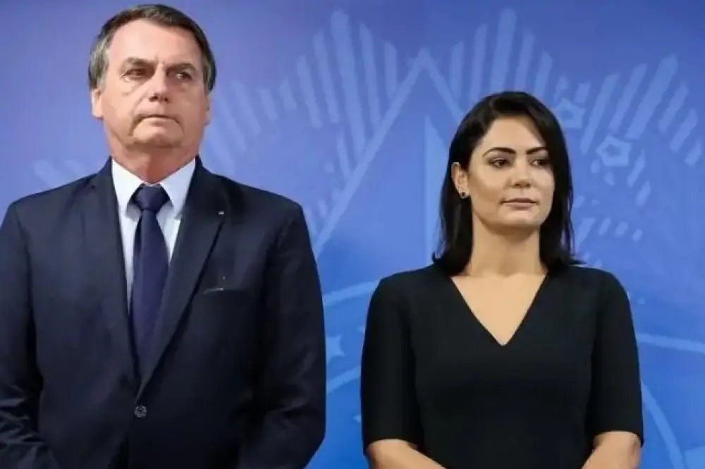 Apreendidos celulares de Bolsonaro e Michelle