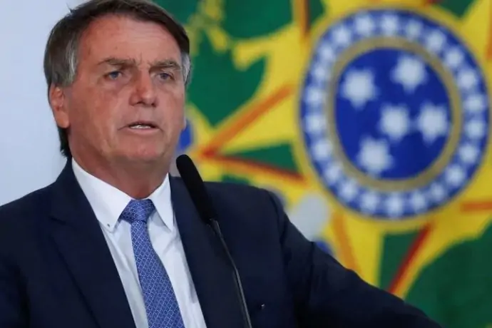 Bolsonaro diz que fará mudanças de cargos para baixar preço de combustíveis