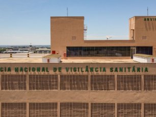 Anvisa proíbe lote falso de chá e suplementos inseguros para o consumo