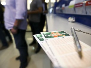 Mega-Sena acumula e prêmio principal vai para R$ 12 milhões