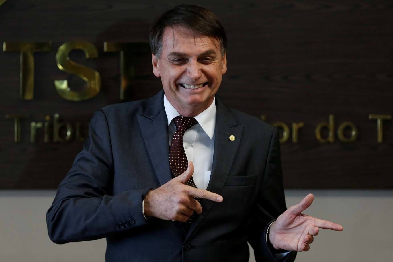 Bolsonaro assina decreto que flexibiliza a posse de armas