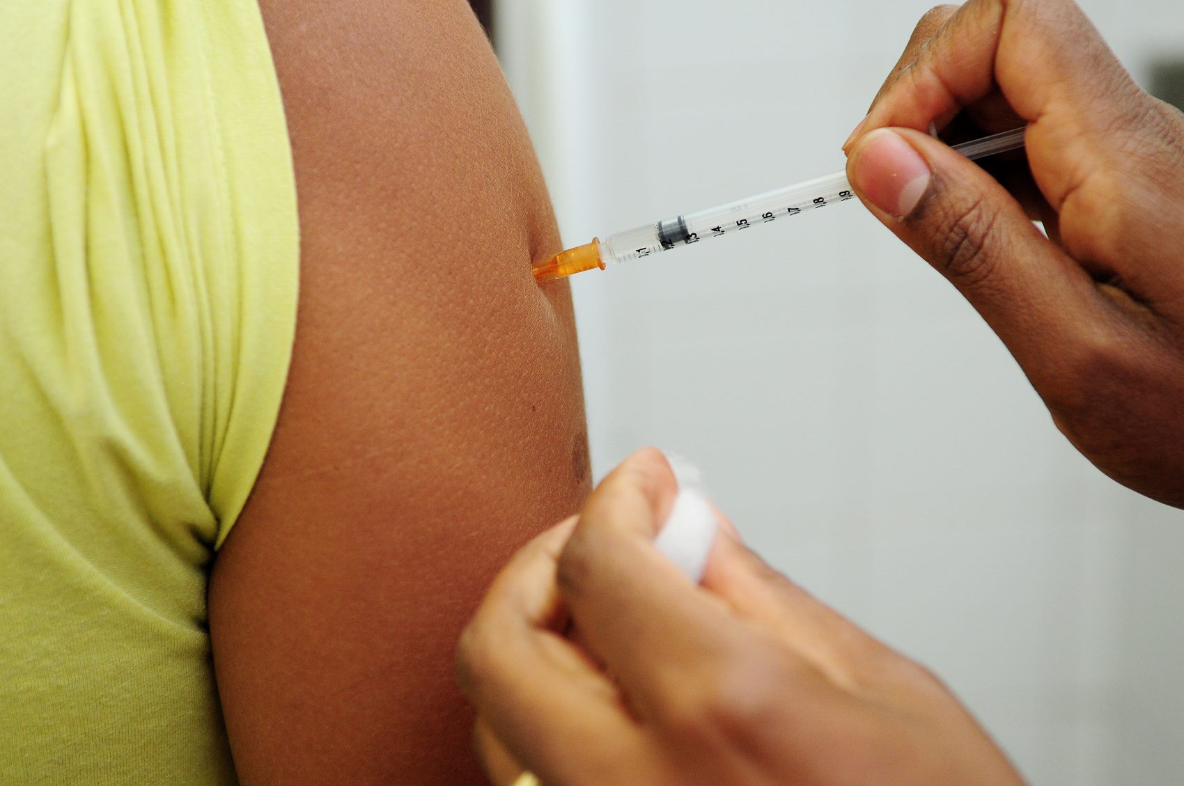 SP vacina mais de meio milhão contra febre amarela no início da campanha